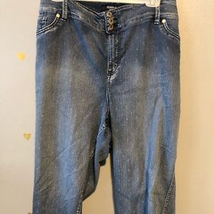 You’ll 💙 these Capri jeans !